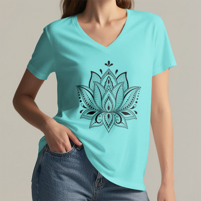Camiseta Olivenorma con cuello en V y flor de loto con mandala - image 25
