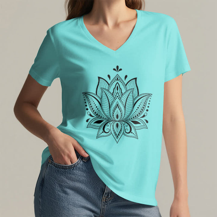 Camiseta Olivenorma con cuello en V y flor de loto con mandala - image 25
