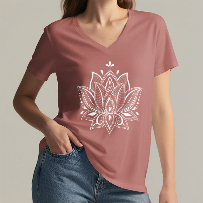 Camiseta Olivenorma con cuello en V y flor de loto con mandala - image 21