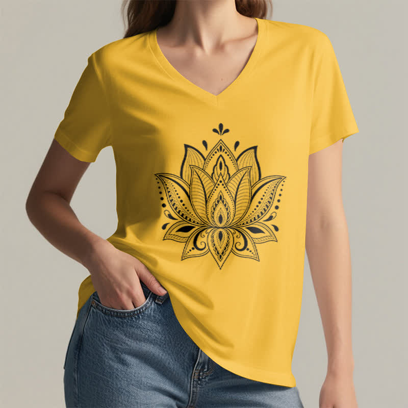 Camiseta Olivenorma con cuello en V y flor de loto con mandala - image 19