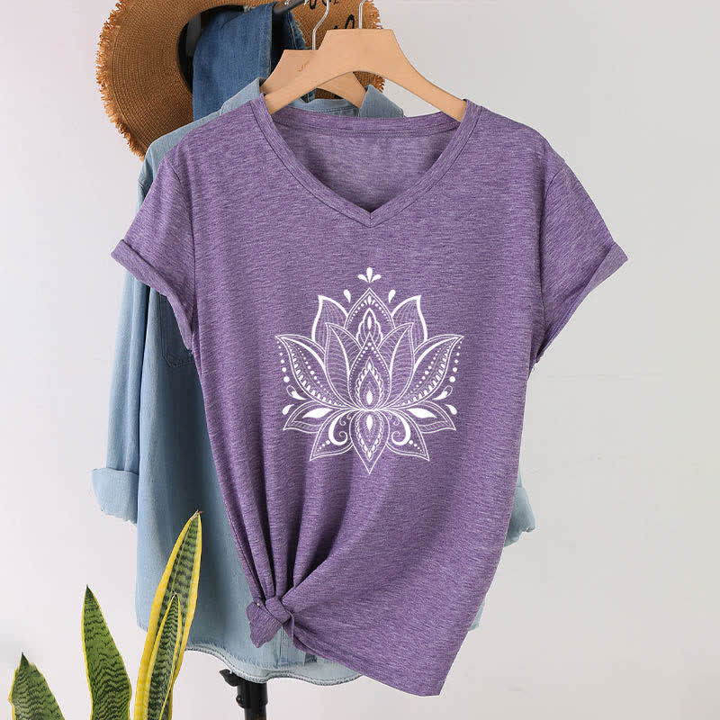 Camiseta Olivenorma con cuello en V y flor de loto con mandala - Púrpura - 2XL - image 26