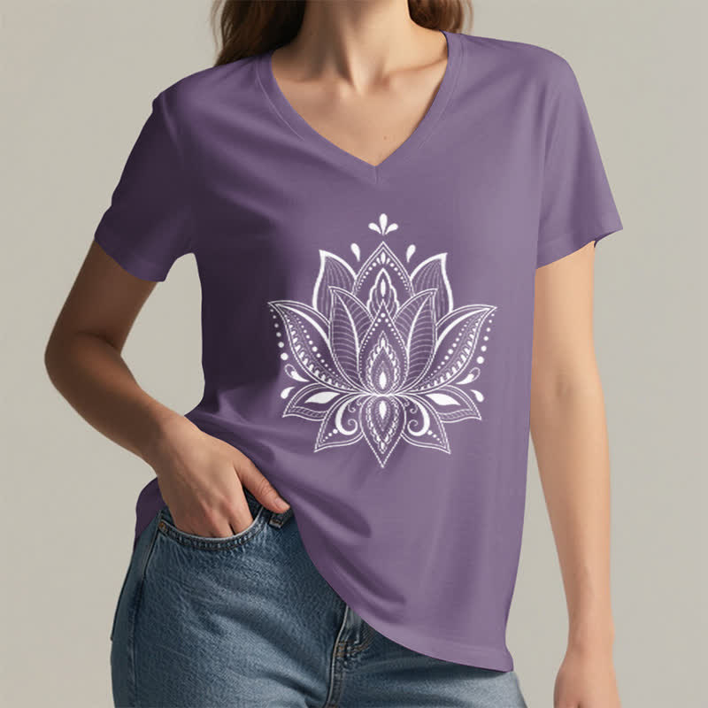 Camiseta Olivenorma con cuello en V y flor de loto con mandala - image 27
