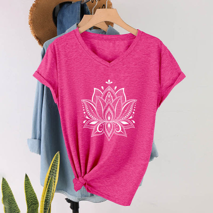 Camiseta Olivenorma con cuello en V y flor de loto con mandala - Rosa roja - 2XL - image 22