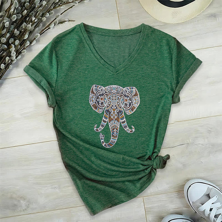Camiseta Olivenorma con cuello en V para mujer con elefantes de naturaleza y animales - Verde oscuro - 2XL - image 9