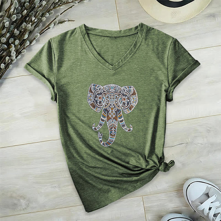 Camiseta Olivenorma con cuello en V para mujer con elefantes de naturaleza y animales - Verde oliva - 2XL - image 11