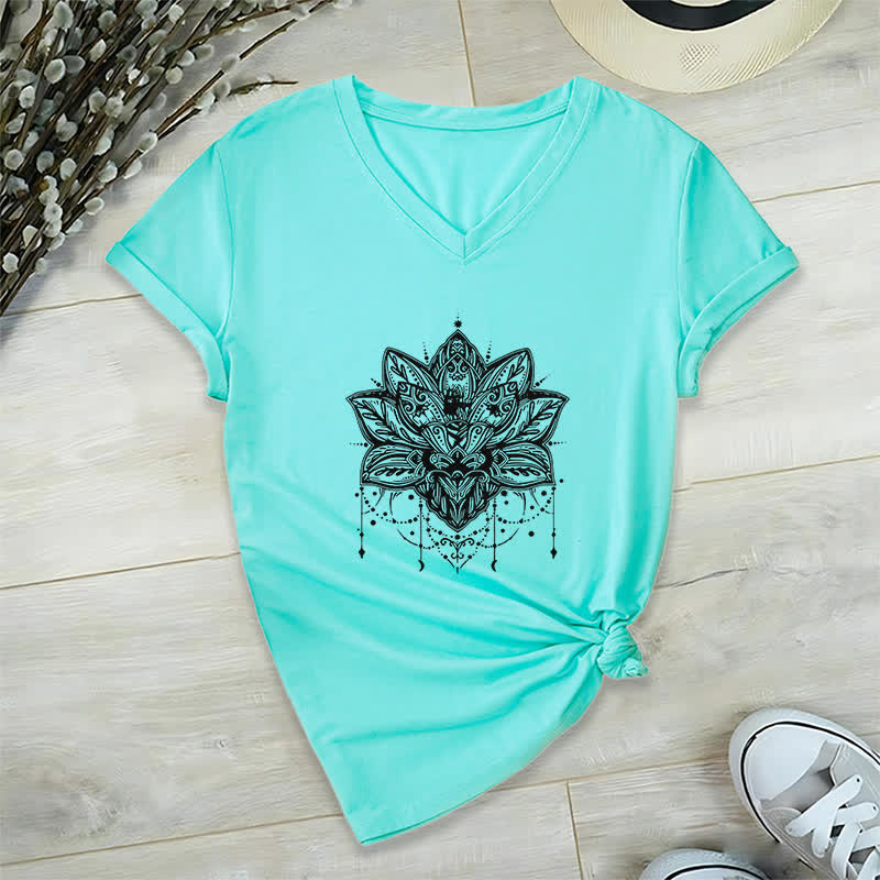 Camiseta Olivenorma con cuello en V y estampado de loto - Lago Azul - 2XL - image 23