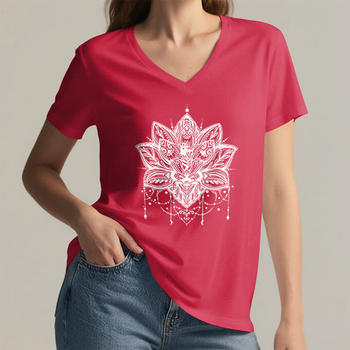 Camiseta Olivenorma con cuello en V y estampado de loto - image 16