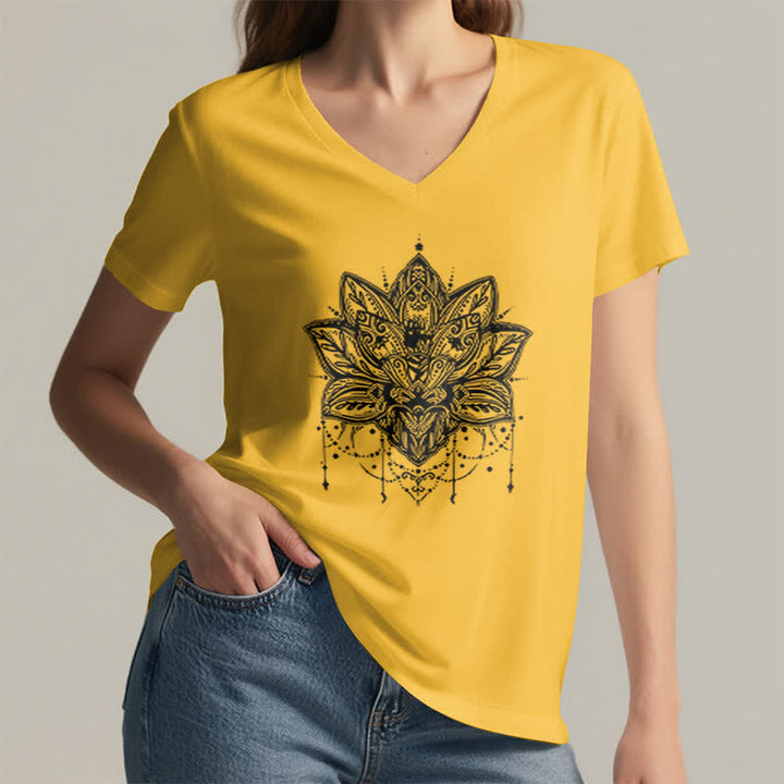 Camiseta Olivenorma con cuello en V y estampado de loto - image 18