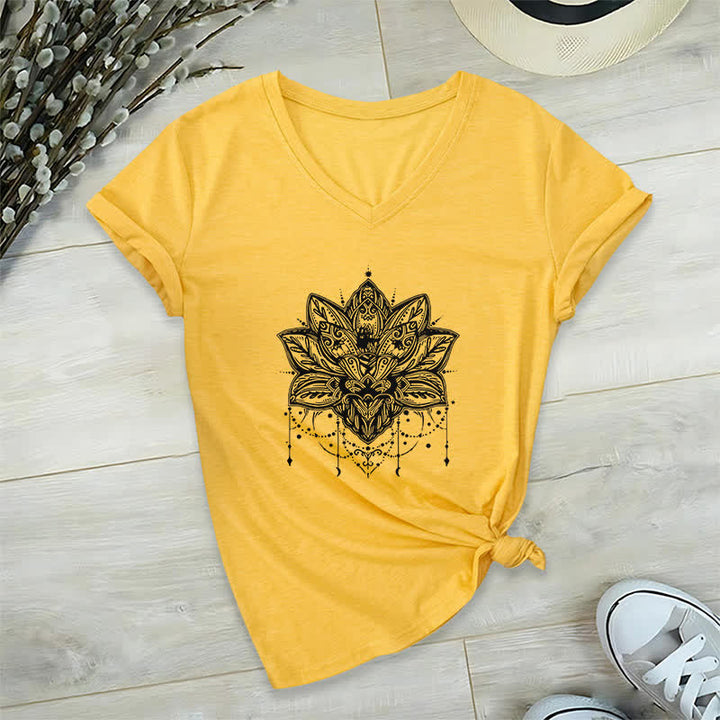 Camiseta Olivenorma con cuello en V y estampado de loto - Amarillo - 2XL - image 17