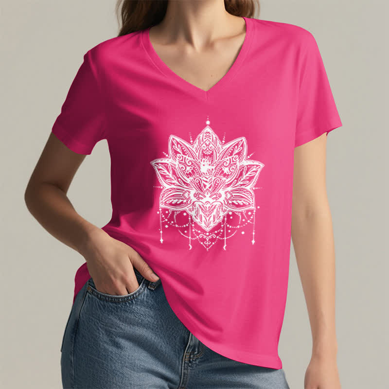 Camiseta Olivenorma con cuello en V y estampado de loto - image 20