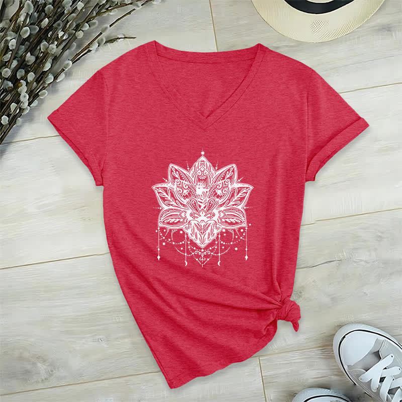 Camiseta Olivenorma con cuello en V y estampado de loto - Rojo - 2XL - image 15
