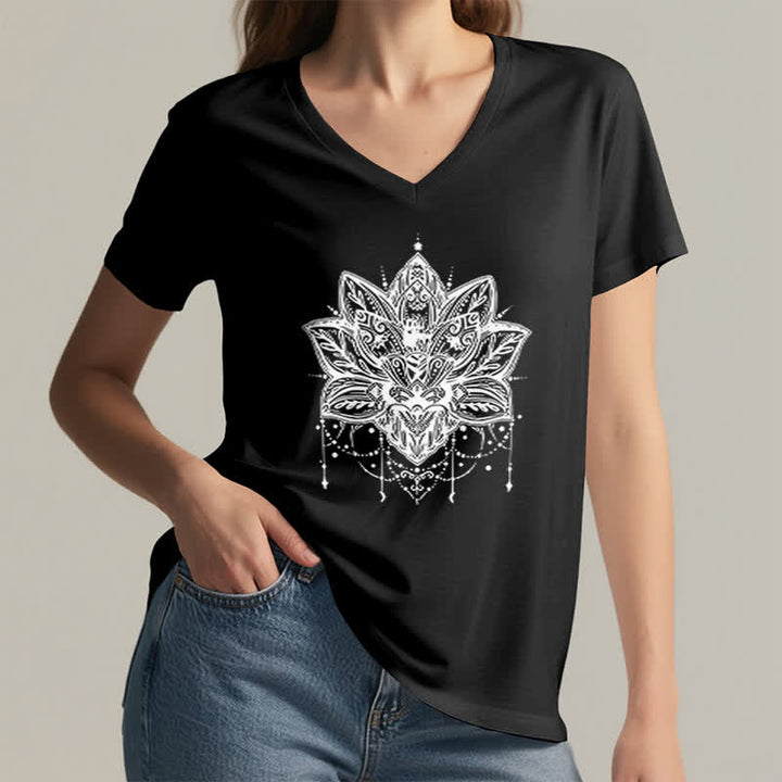 Camiseta Olivenorma con cuello en V y estampado de loto - image 14