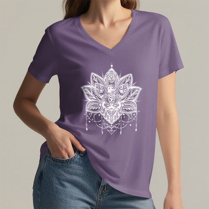 Camiseta Olivenorma con cuello en V y estampado de loto - image 26