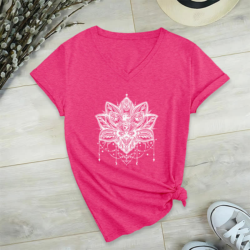 Camiseta Olivenorma con cuello en V y estampado de loto - Rosa roja - 2XL - image 19