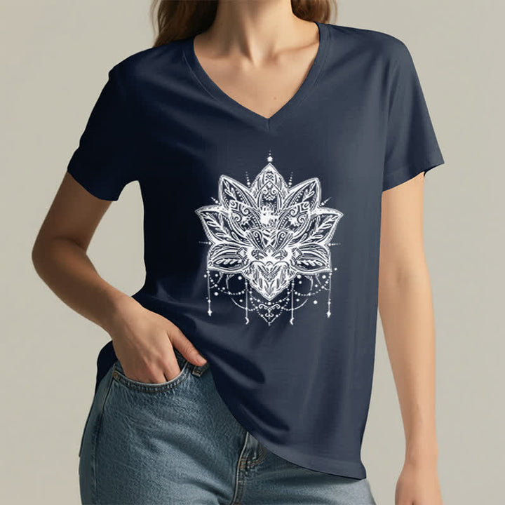 Camiseta Olivenorma con cuello en V y estampado de loto - image 6