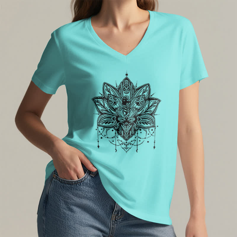 Camiseta Olivenorma con cuello en V y estampado de loto - image 24