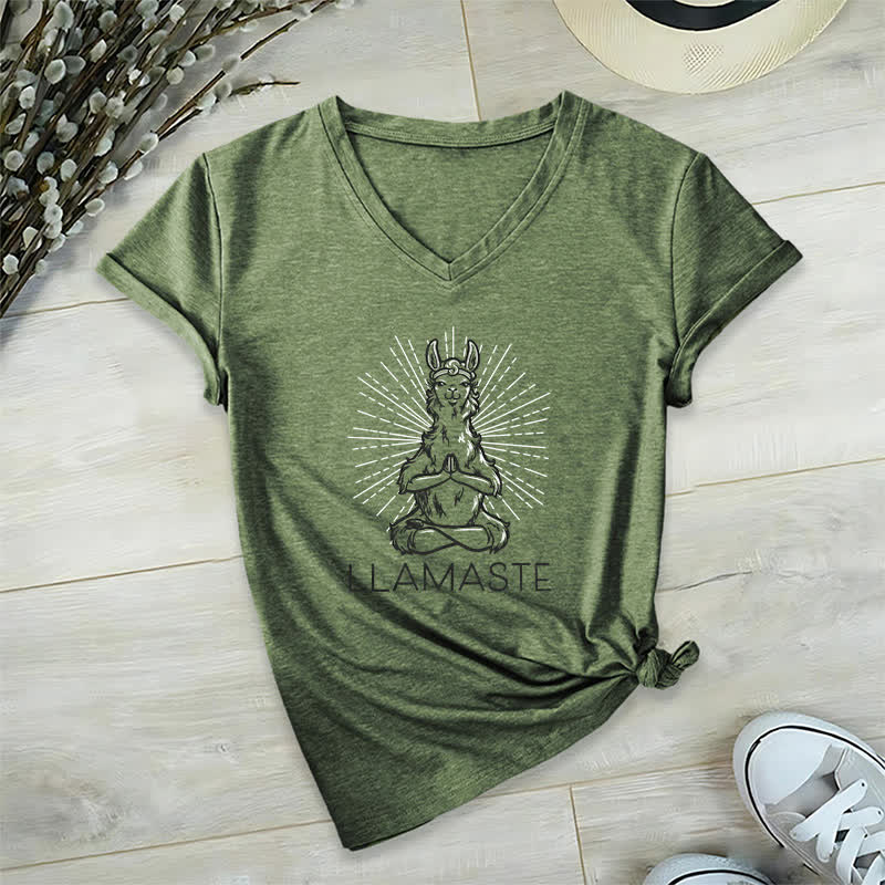 Camiseta Olivenorma con cuello en V para entrenamiento con llama de yoga y Namaste - Verde oliva - 2XL - image 8