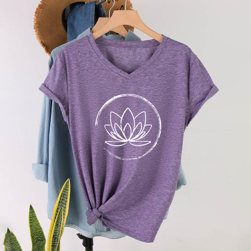 Camiseta holgada con cuello en V y flor de loto bohemia de Olivenorma - Púrpura - 2XL - image 25