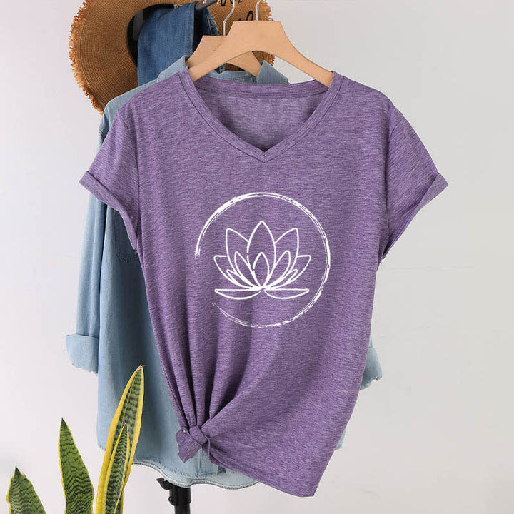 Camiseta holgada con cuello en V y flor de loto bohemia de Olivenorma - Púrpura - 2XL - image 25