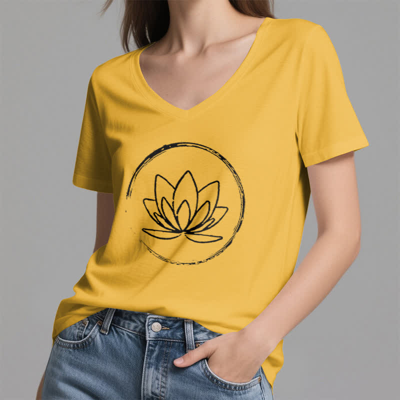 Camiseta holgada con cuello en V y flor de loto bohemia de Olivenorma - image 18