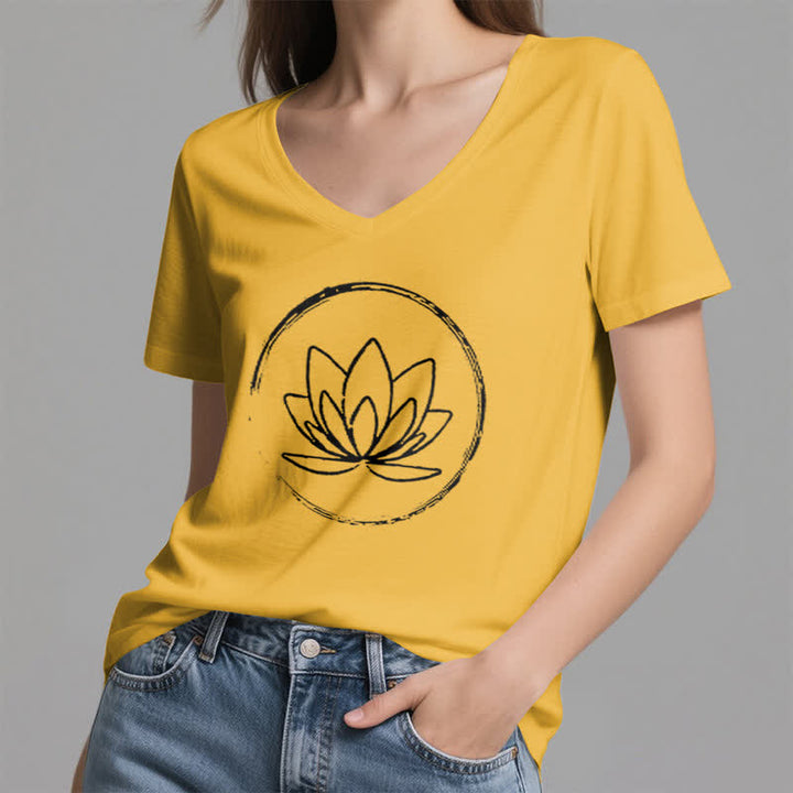 Camiseta holgada con cuello en V y flor de loto bohemia de Olivenorma - image 18