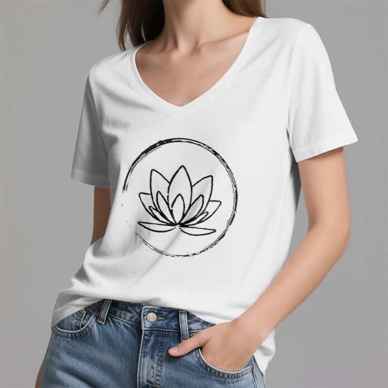 Camiseta holgada con cuello en V y flor de loto bohemia de Olivenorma - image 4