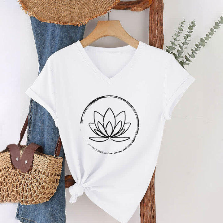 Camiseta holgada con cuello en V y flor de loto bohemia de Olivenorma - Blanco - 2XL - image 3