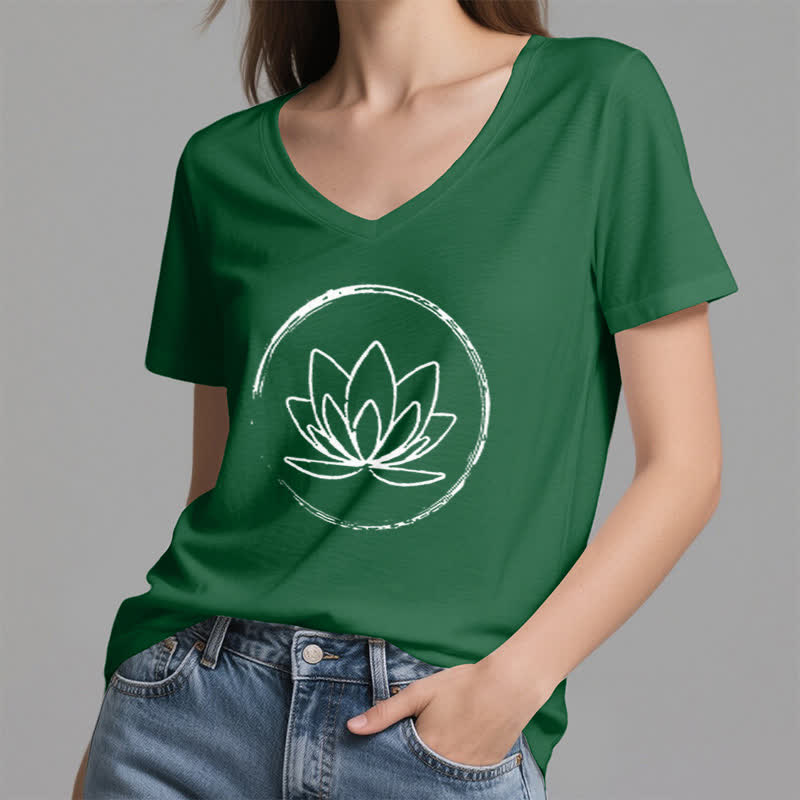 Camiseta holgada con cuello en V y flor de loto bohemia de Olivenorma - image 8