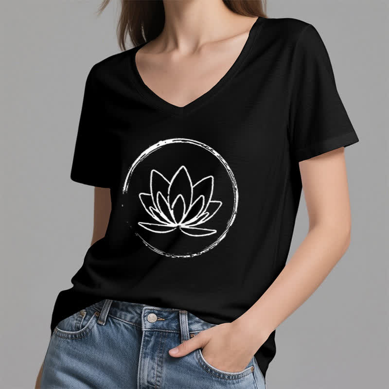 Camiseta holgada con cuello en V y flor de loto bohemia de Olivenorma - image 14