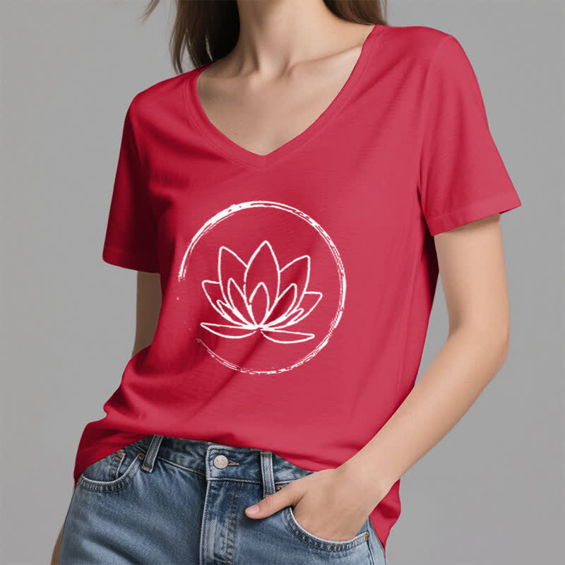 Camiseta holgada con cuello en V y flor de loto bohemia de Olivenorma - image 16