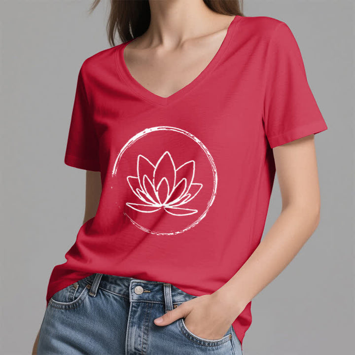 Camiseta holgada con cuello en V y flor de loto bohemia de Olivenorma - image 16