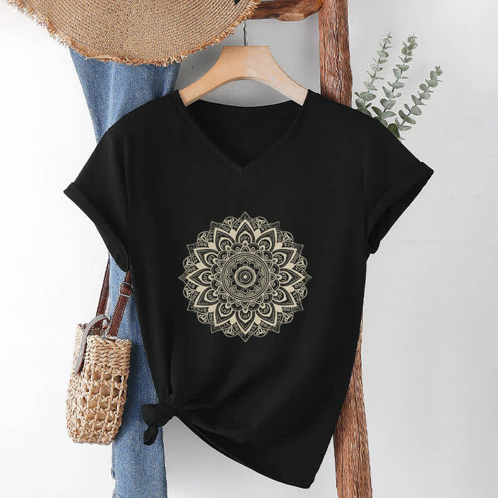 Camiseta de yoga con cuello en V y estampado geométrico de flor de loto de Olivenorma - Negro - 2XL - image 7