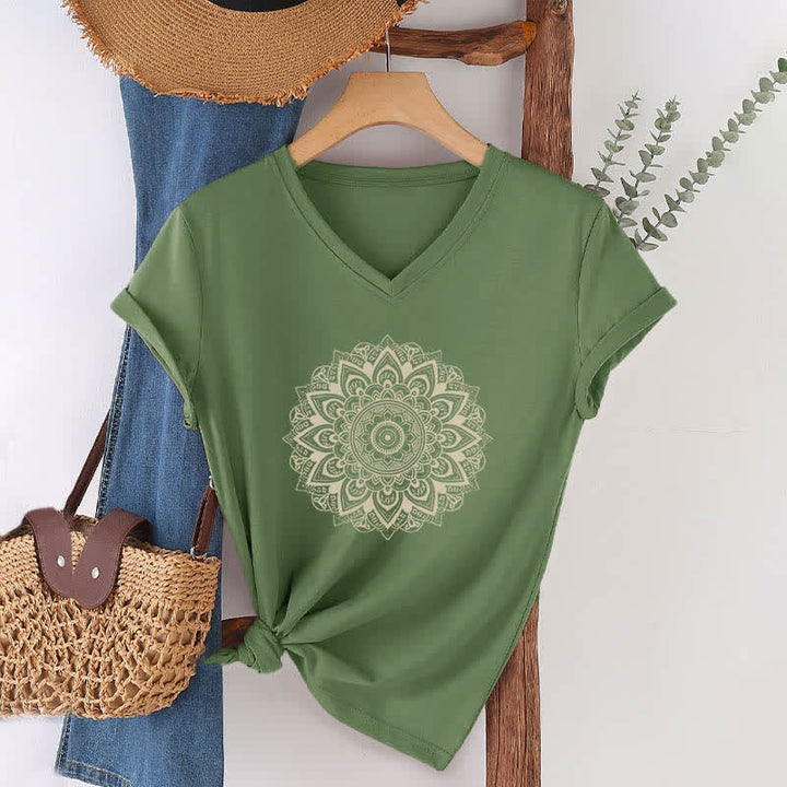 Camiseta de yoga con cuello en V y estampado geométrico de flor de loto de Olivenorma - Verde oliva - 2XL - image 5