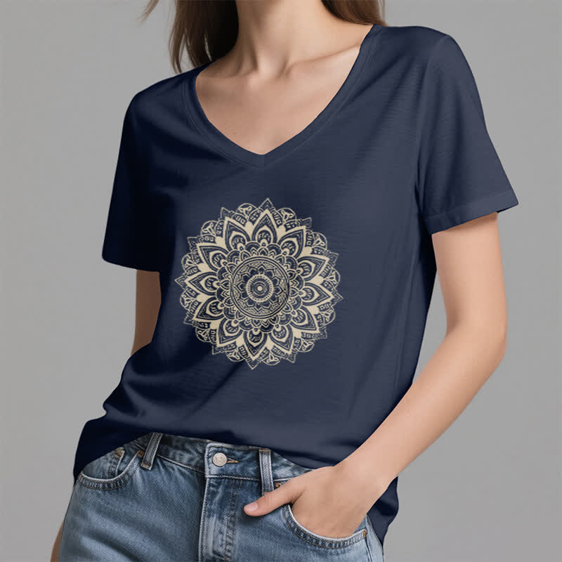 Camiseta de yoga con cuello en V y estampado geométrico de flor de loto de Olivenorma - image 24