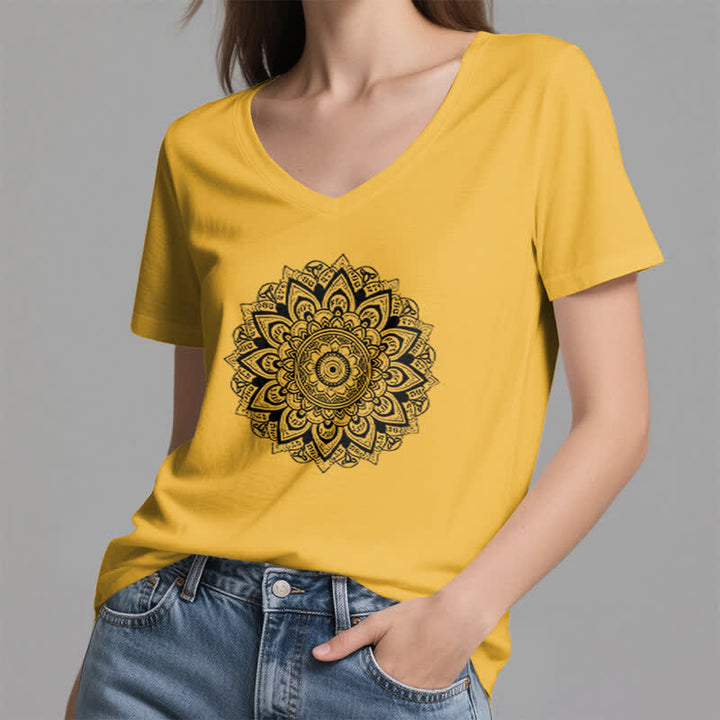 Camiseta de yoga con cuello en V y estampado geométrico de flor de loto de Olivenorma - image 20