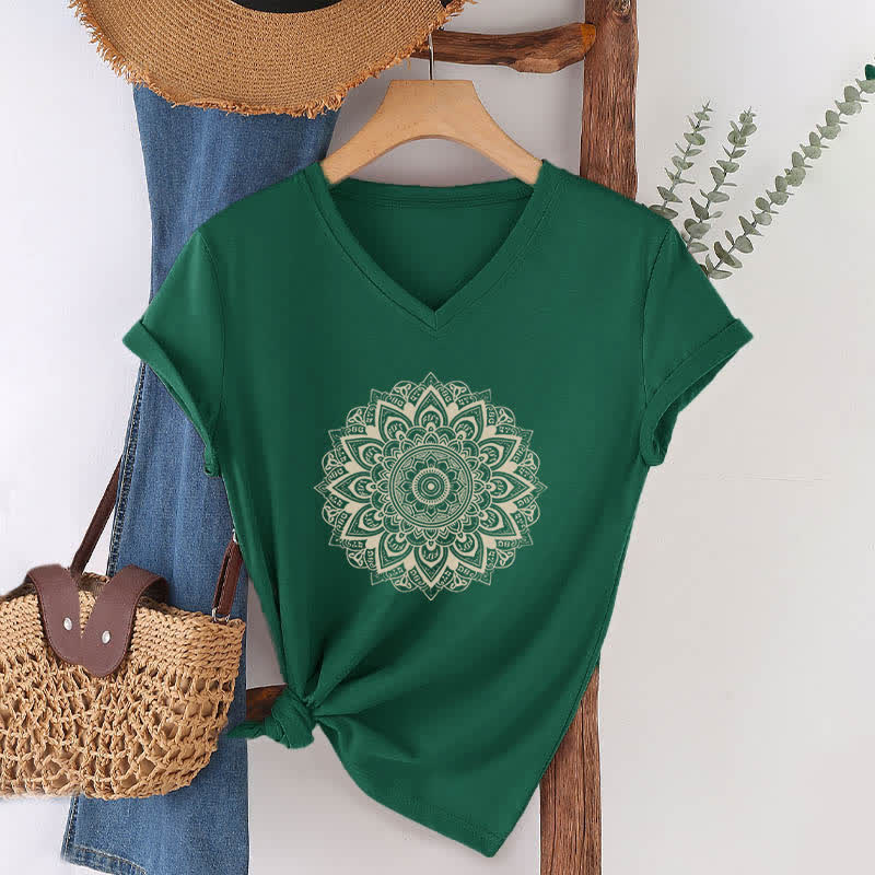 Camiseta de yoga con cuello en V y estampado geométrico de flor de loto de Olivenorma - Verde oscuro - 2XL - image 4