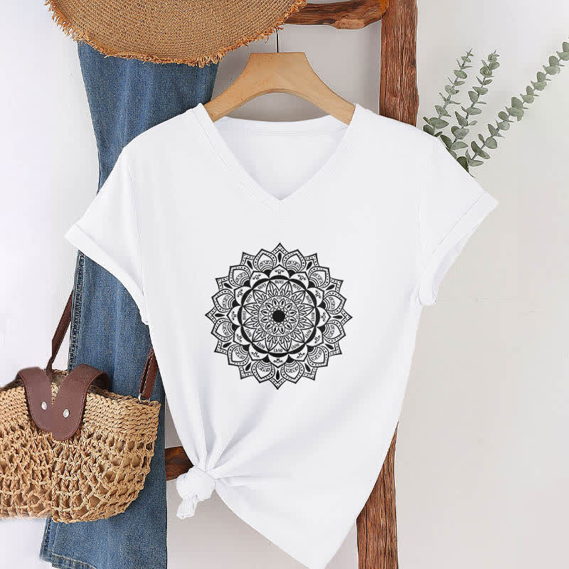 Olivenorma Mandala Lotus Boho Flower Yoga Camiseta de cuello en V - Blanco - 2XL - image 3
