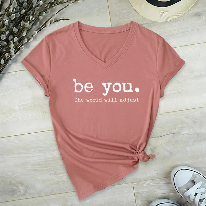 Olivenorma - Camiseta de cuello en V "Sé tú mismo, el mundo se adaptará" - Rosa - 2XL - image 17