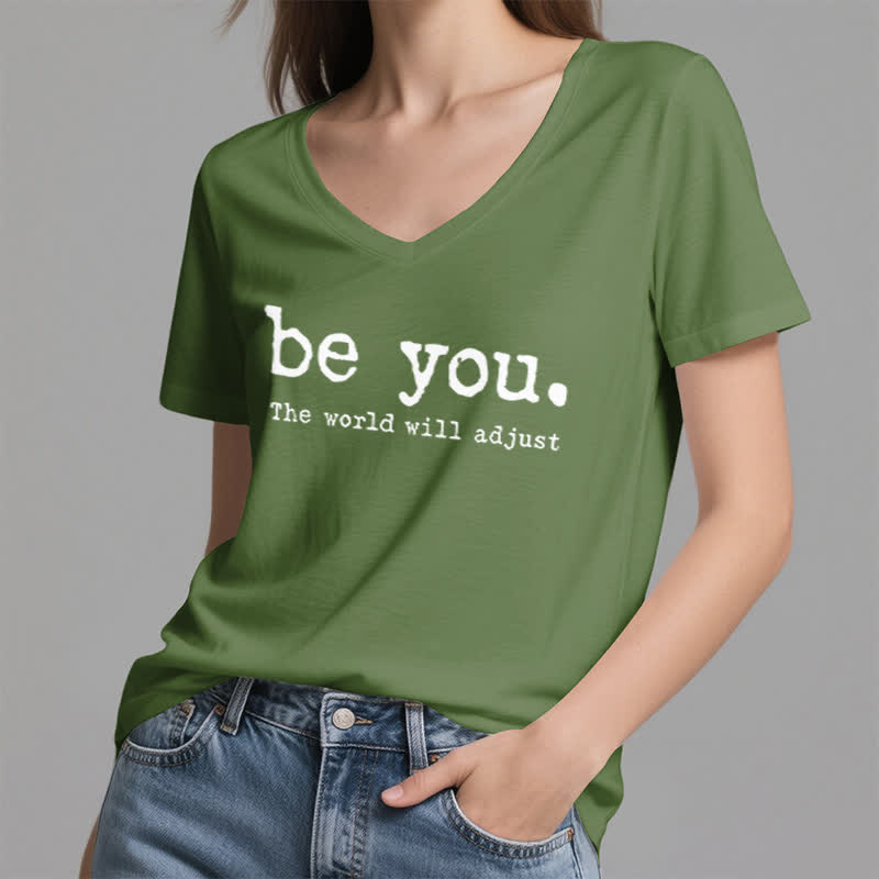 Olivenorma - Camiseta de cuello en V "Sé tú mismo, el mundo se adaptará" - image 8