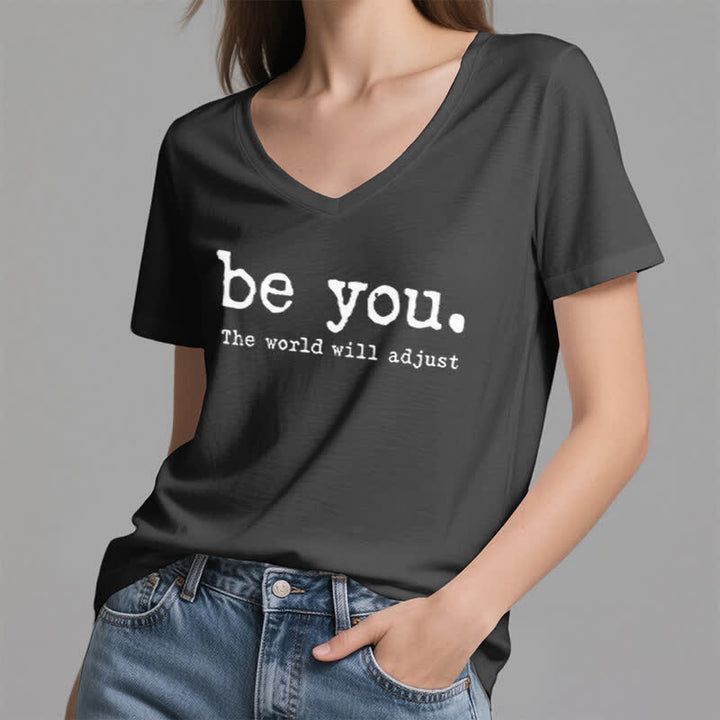 Olivenorma - Camiseta de cuello en V "Sé tú mismo, el mundo se adaptará" - image 10