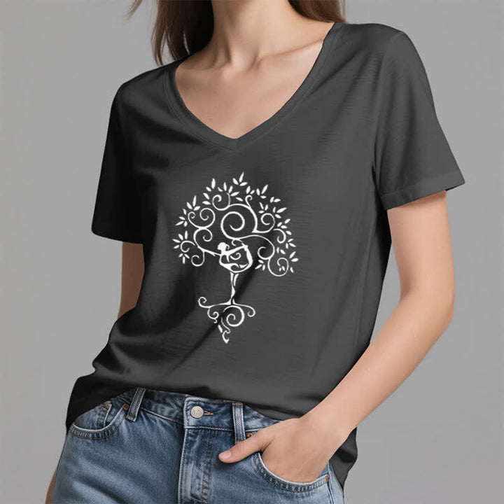 Camiseta de cuello en V con postura del árbol de yoga Olivenorma - image 16