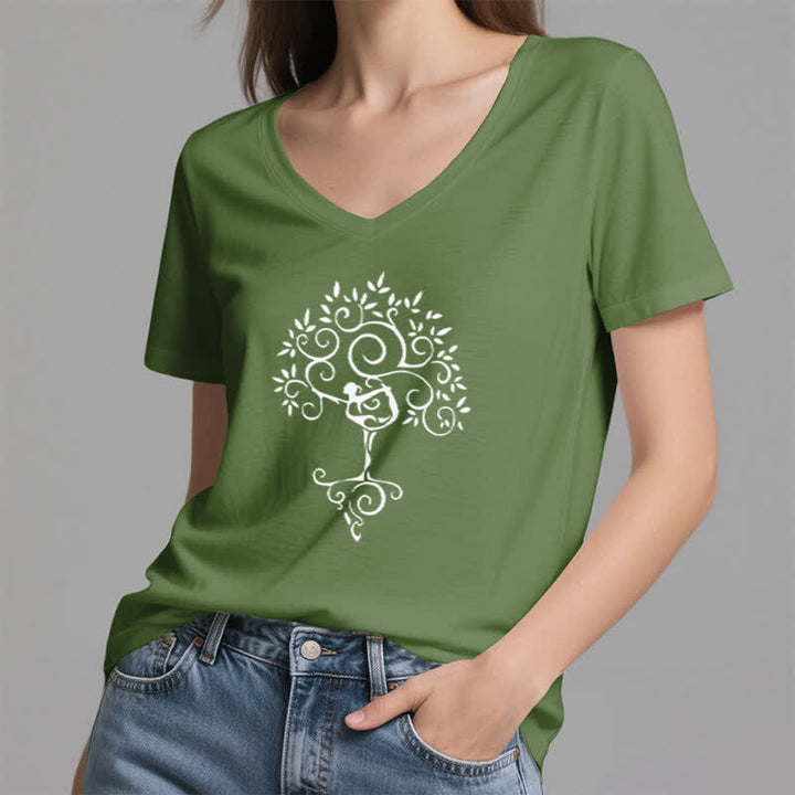 Camiseta de cuello en V con postura del árbol de yoga Olivenorma - image 17