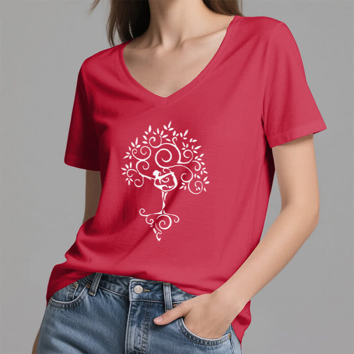 Camiseta de cuello en V con postura del árbol de yoga Olivenorma - image 26