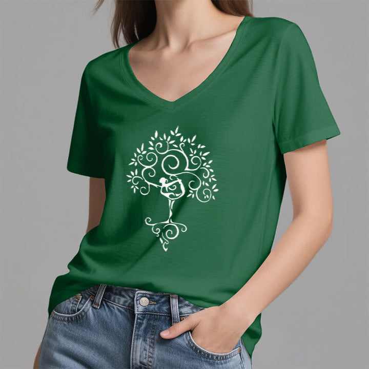 Camiseta de cuello en V con postura del árbol de yoga Olivenorma - image 24