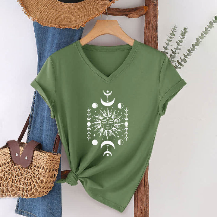 Camiseta de yoga estética Olivenorma con cuello en V y sol y luna - Verde oliva - image 7