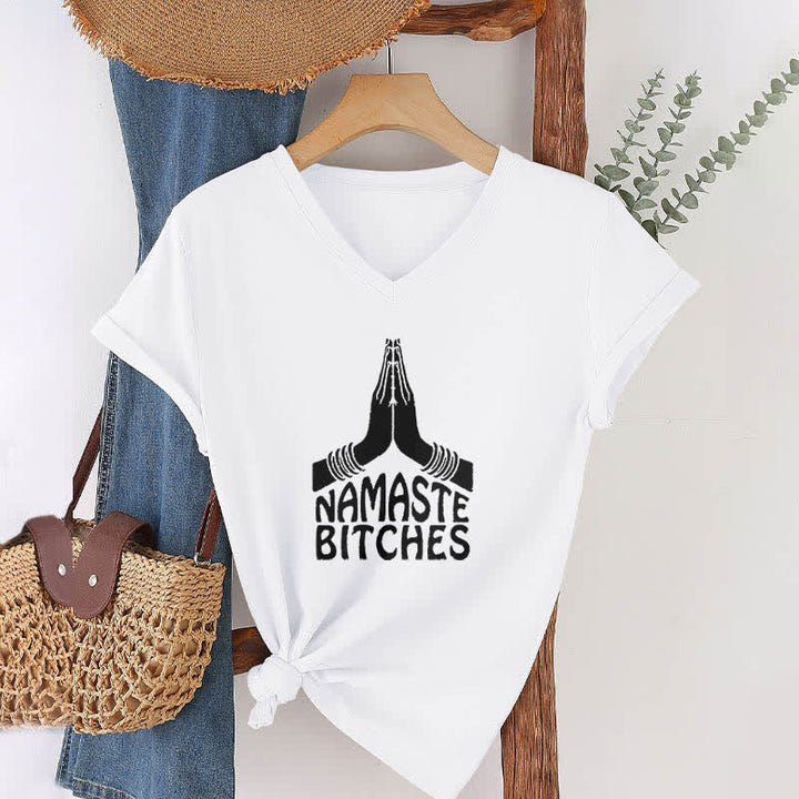 Camiseta de cuello en V con la divertida meditación y yoga "Namaste" de Olivenorma - image 3