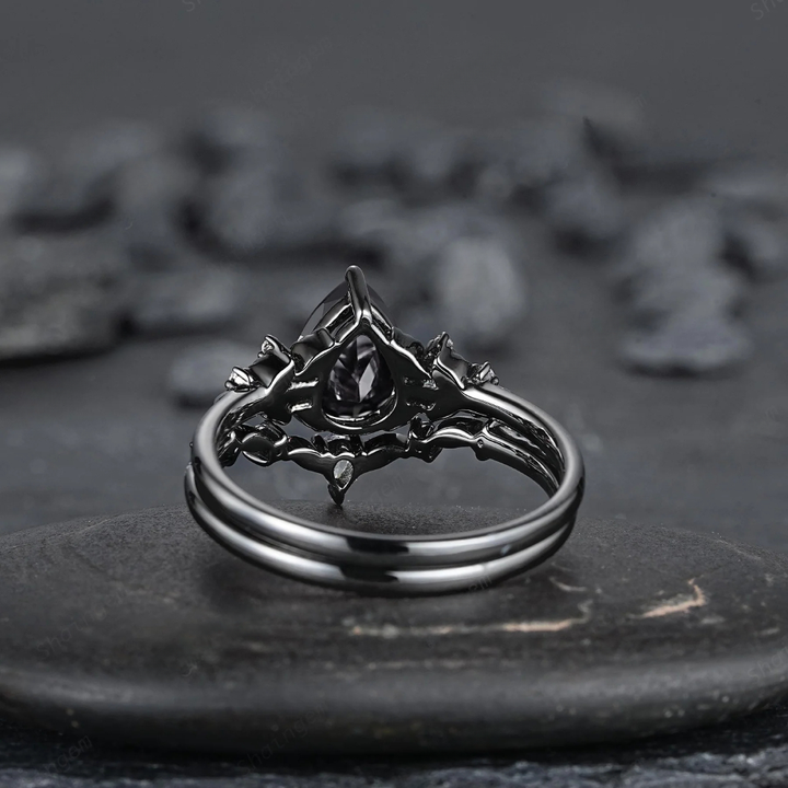 Anillo de granate y obsidiana con corona del guardián de Olivenorma - image 15
