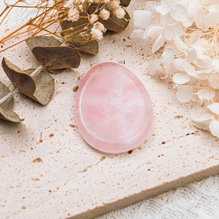 Piedra curativa para el pulgar con cuarzo rosa de Olivenorma