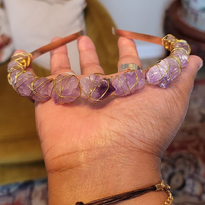 Postizo artesanal de cristal de amatista con forma de cuervo de Olivenorma