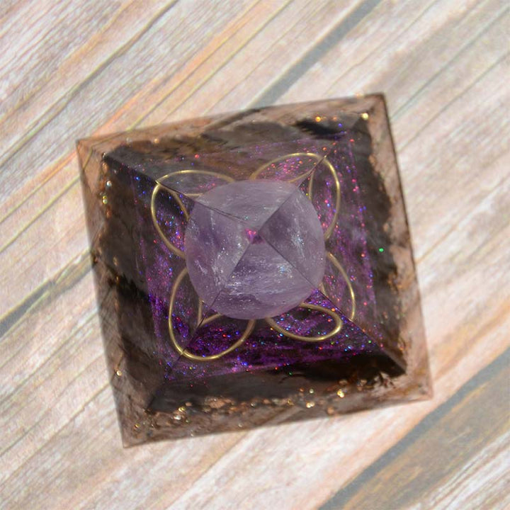 Esfera de amatista de Olivenorma con pirámide de orgón de obsidiana